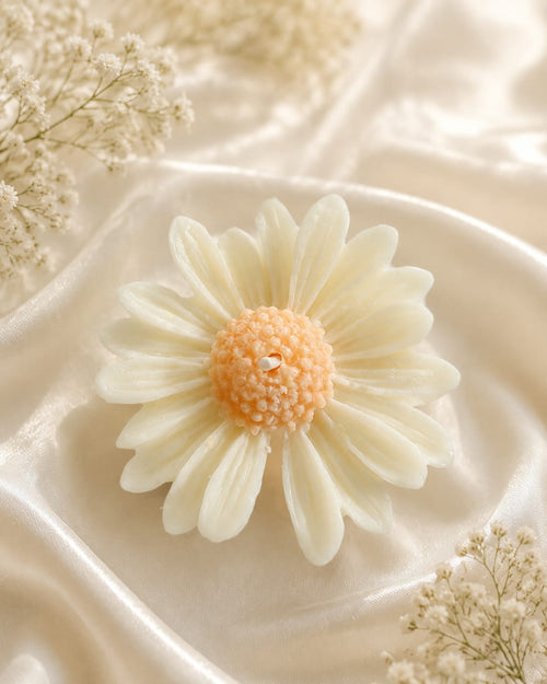 Festive Daisy Bloom Candle Gift – Handmade Floral Candle by Fia & Flame